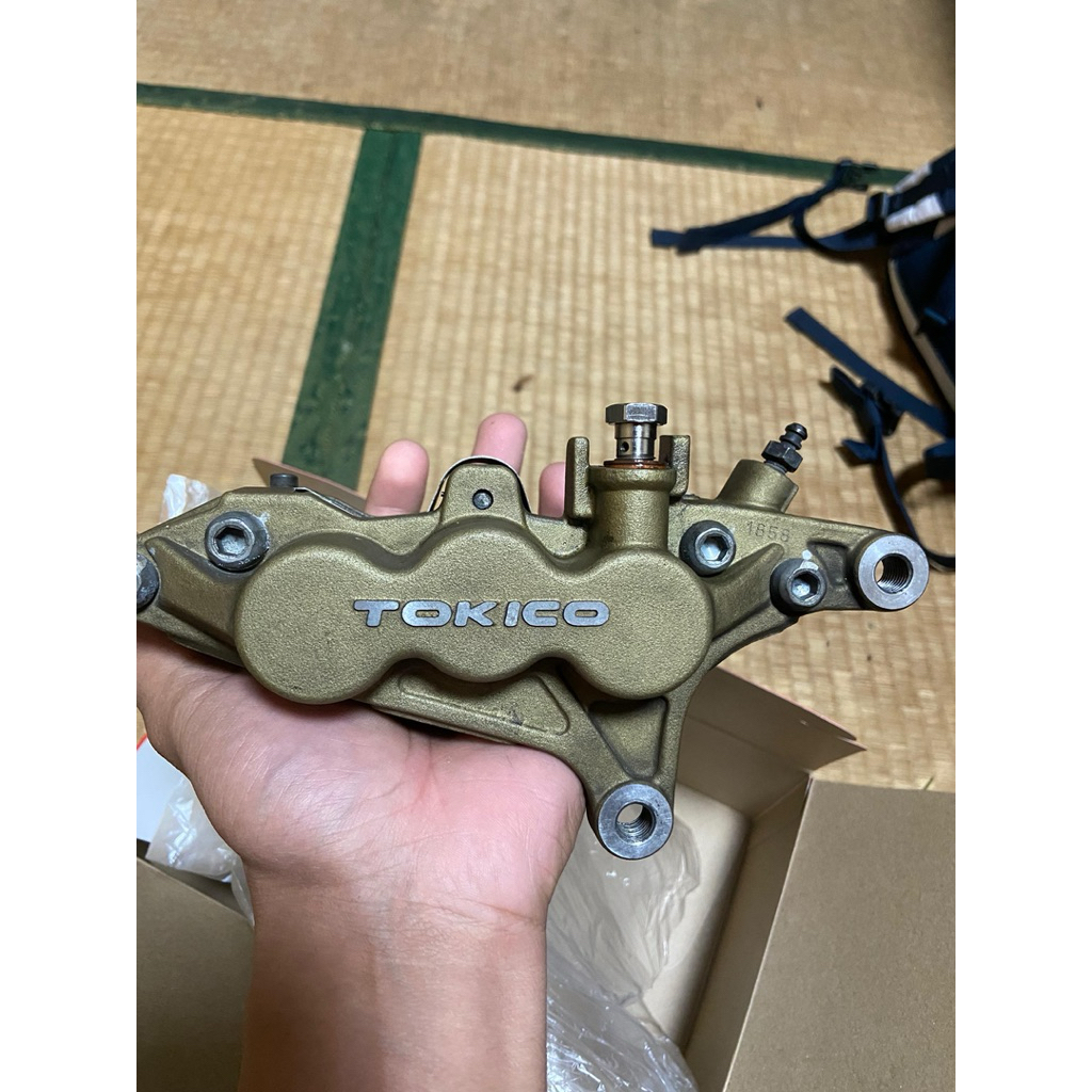 kaliper depan tokico 6 piston kawasaki original copotan 100%