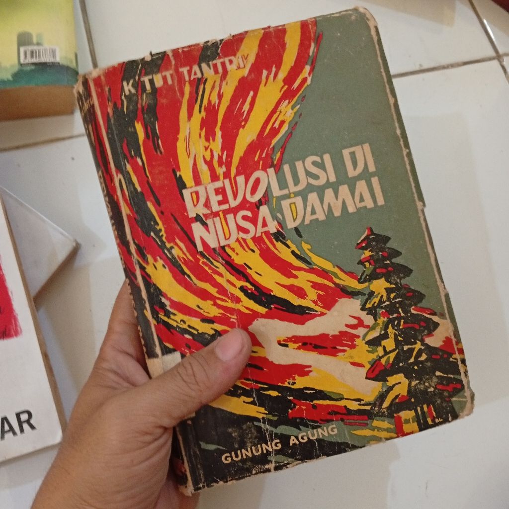 Ketut Tantri - Revolusi Di Nusa Damai