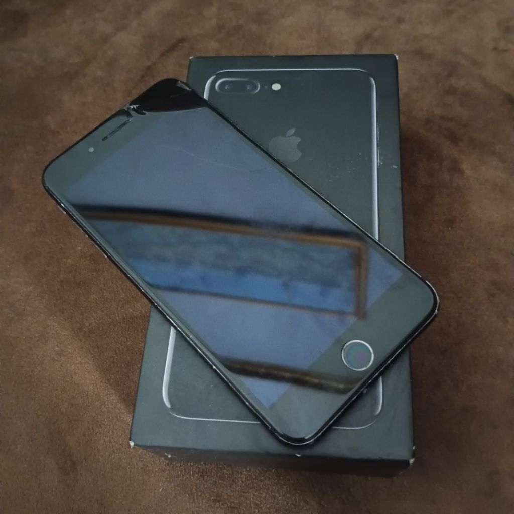 IPHONE 7 PLUS wifi only (bypass) layar bagian atas pecah habis jatuh tapi tidak ngaruh masih aman