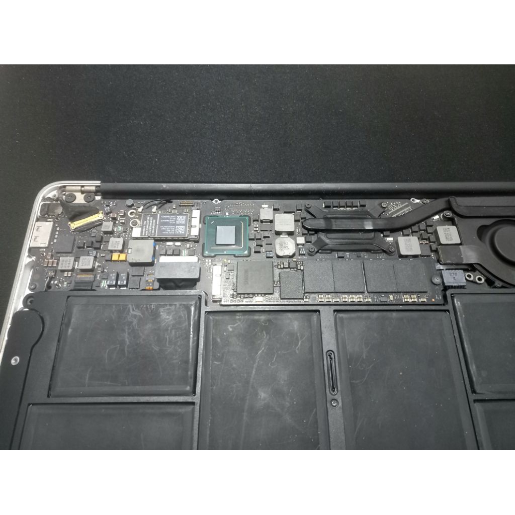 logicboard macbook air 11inch 2011 a1370 bahan