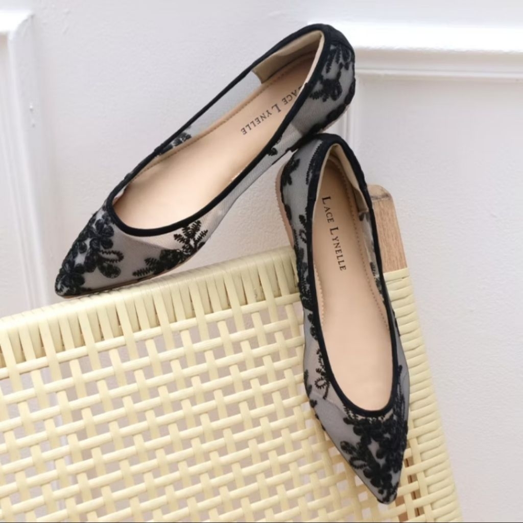 Flat shoes, sepatu flat wanita motif lace brukat