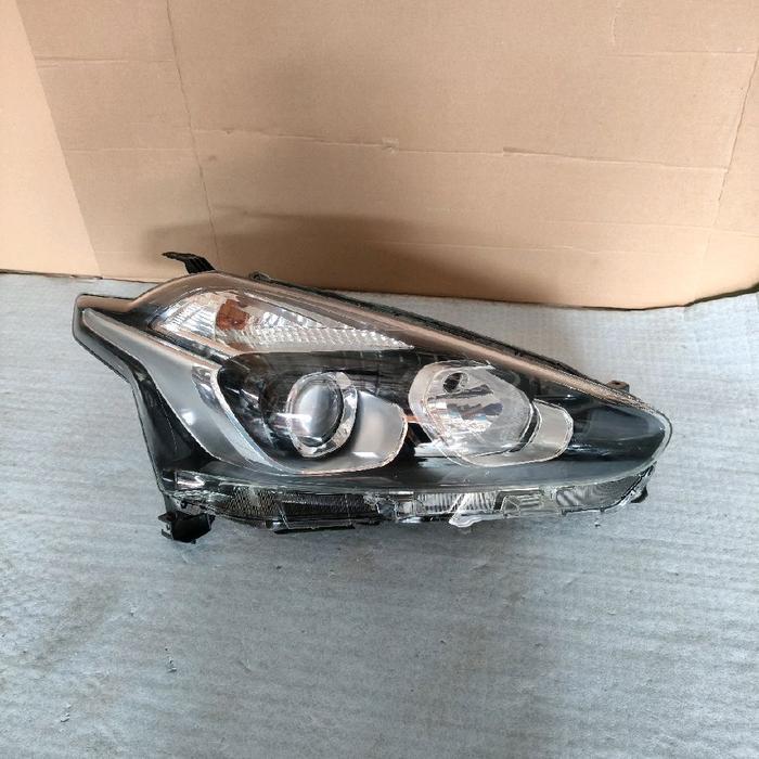 Headlamp Lampu Depan Toyota Sienta Type V G 2016 2017 2018 Kanan