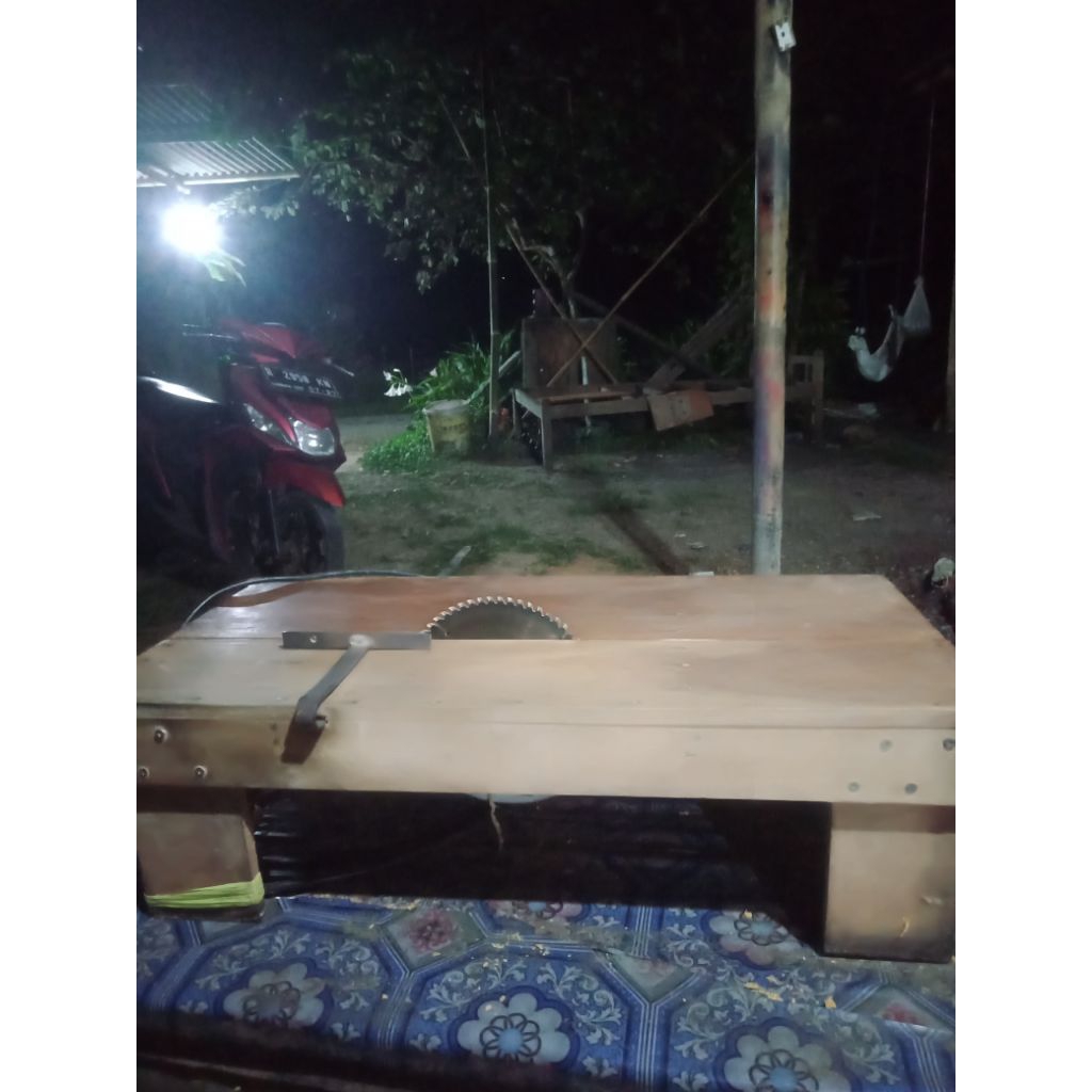 mesin perajang kayu pertukangan  sirkel perajang kayu tipis