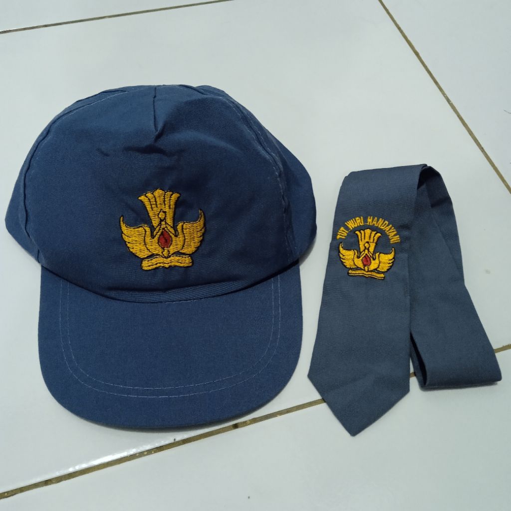 paketan topi dan dasi sekolah / topi dan dasi SMA / topi sekola SMA abu² bordir karet