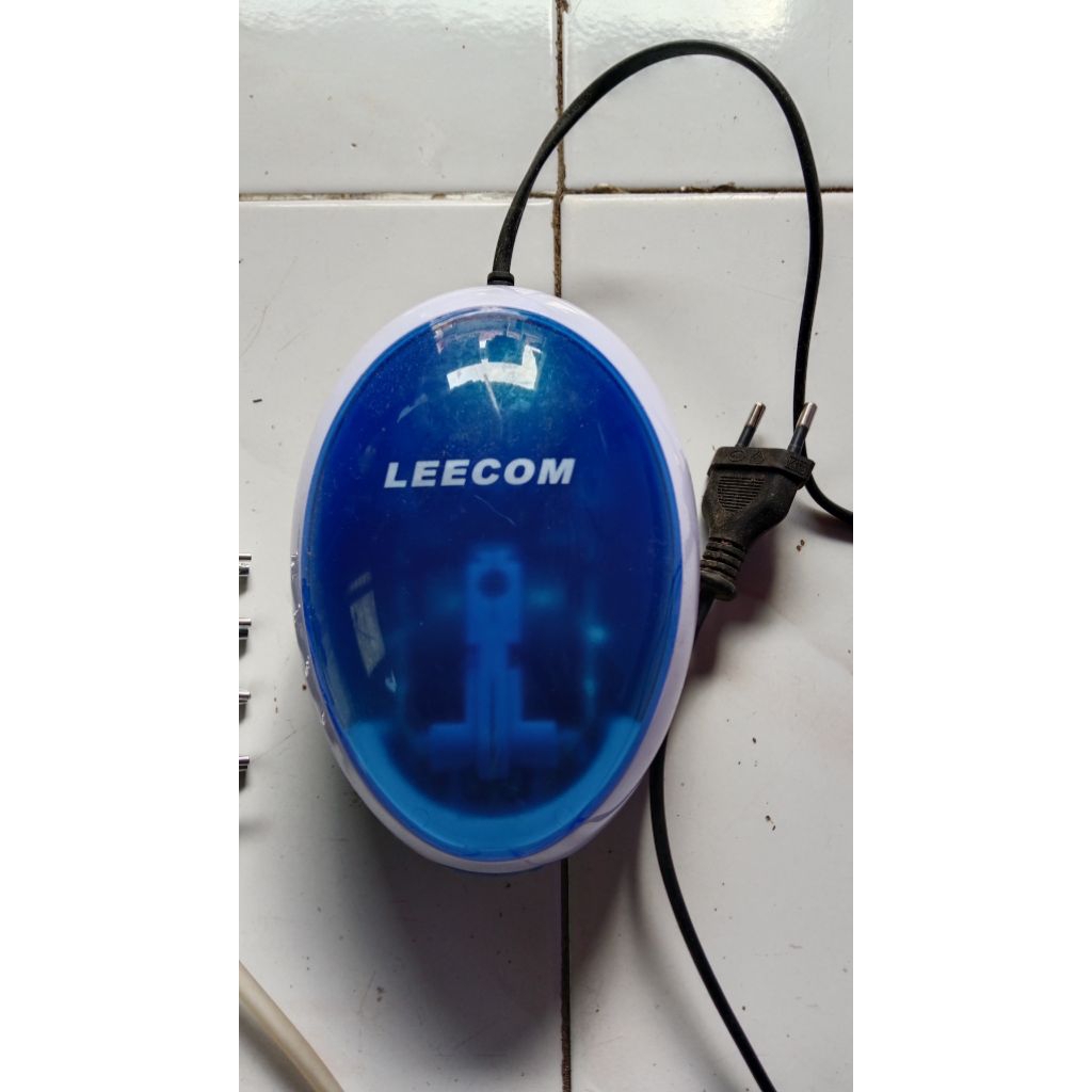 Aerator Leecom AU315/ Aerator Aquarium & kran Nikel 4 cabang dan sambungan segitiga