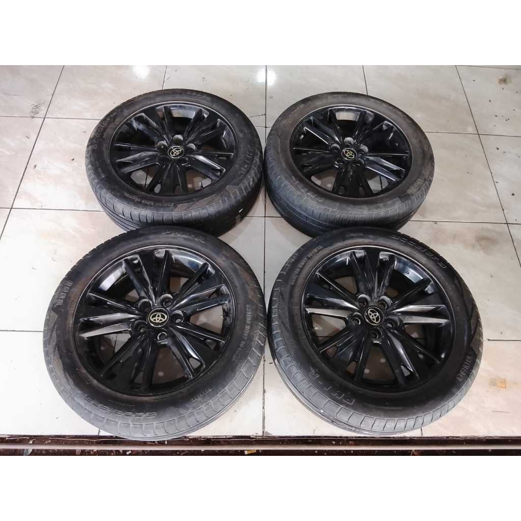 Velg Mobil Bekas Innova Reborn R17 LEBAR 6,5 PCD 5X114,3 WARNA BLACK PLUS BAN