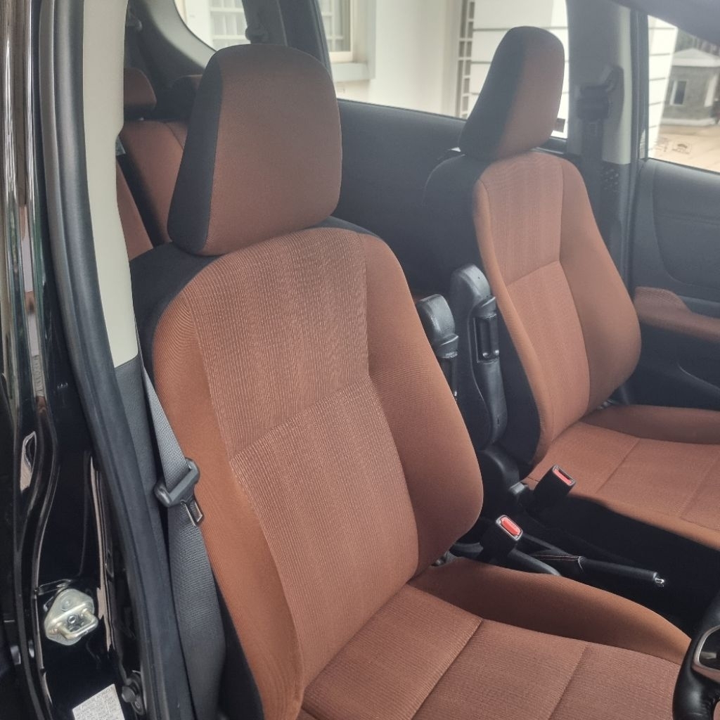 [Bekas]Cover Jok Toyota Sienta 2019 Original Bonus Arm Rest Depan Kiri Kanan