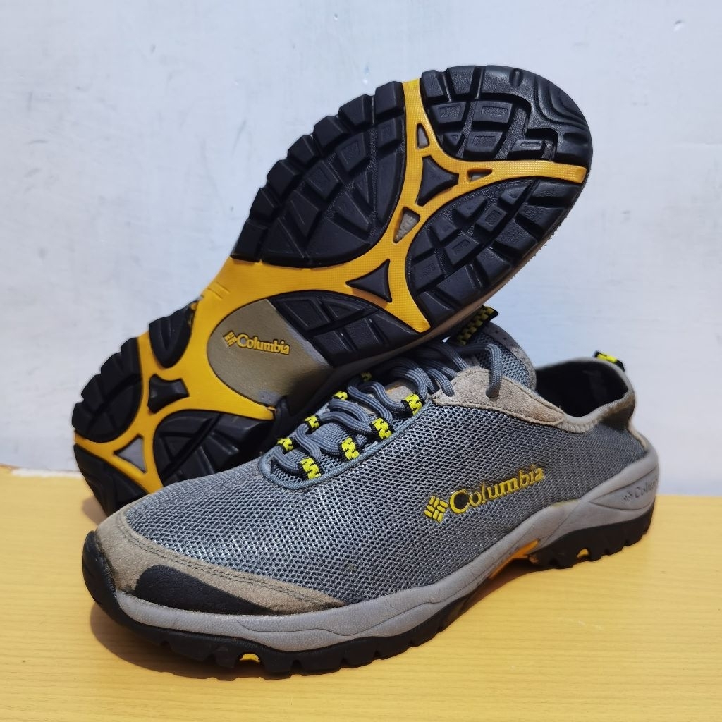 Sepatu COLUMBIA TECHLITE 43