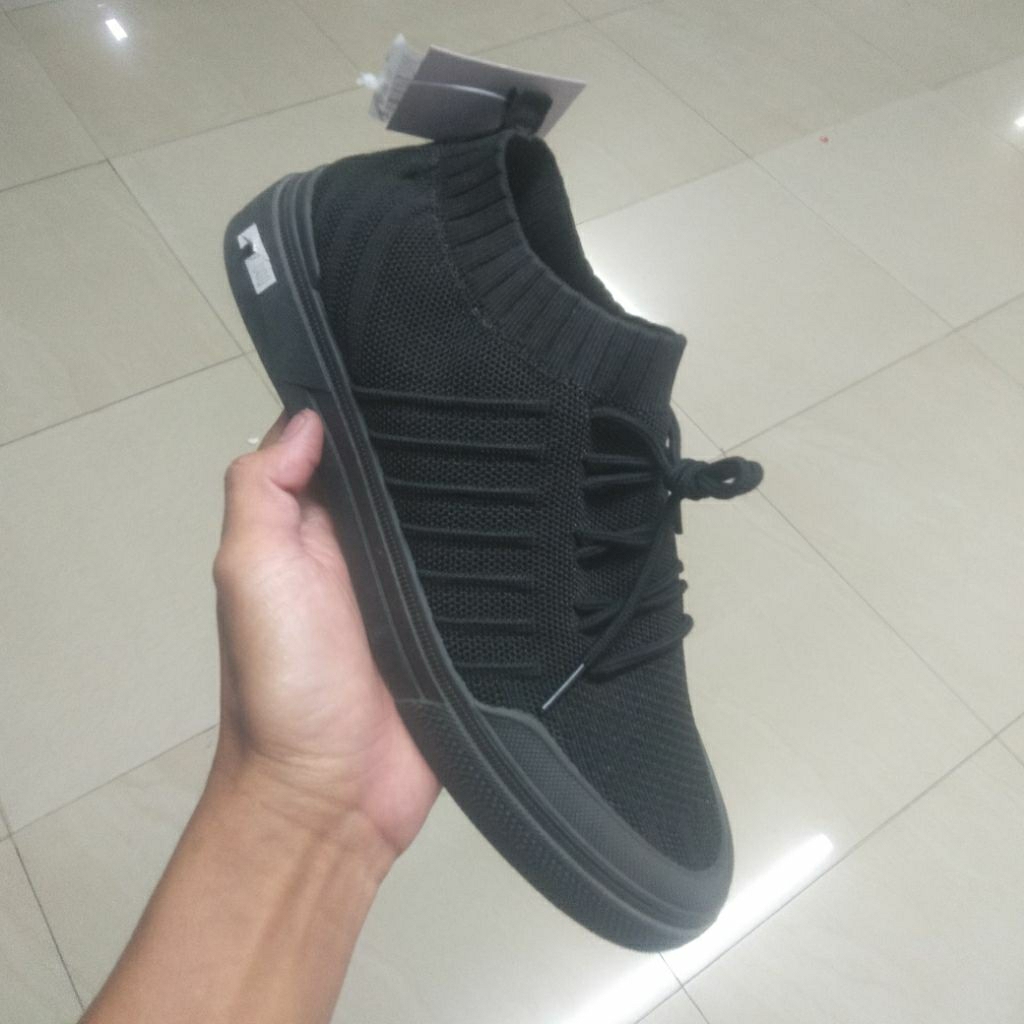 SEPATU SNEAKERS PRIA 889-056 DR KEVIN SHOES