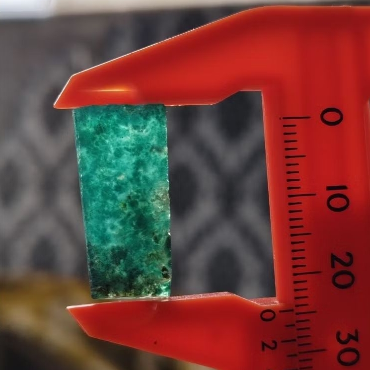 Bahan Natural Bacan Doko Material Kura Kristal Plong Dim 24,5 x 11,5 x 4,5 mm