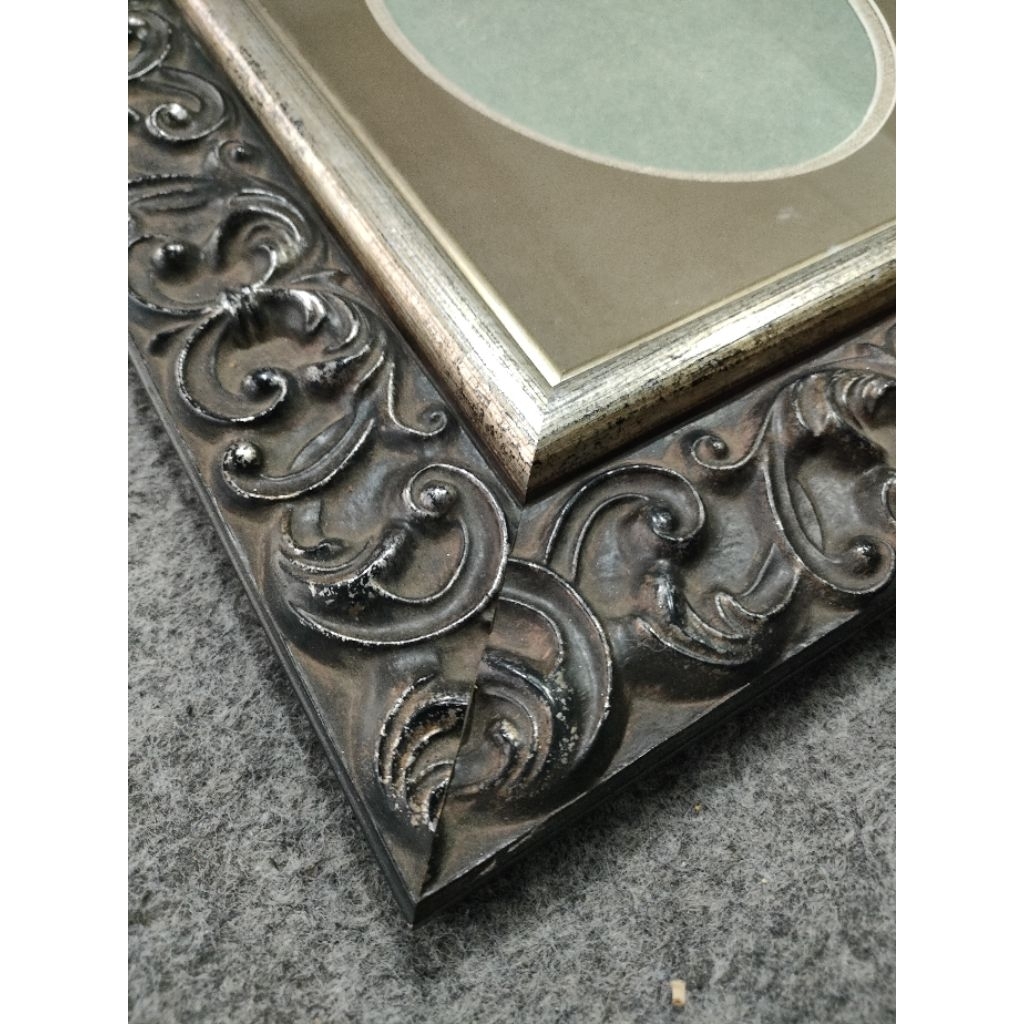 S.A.Frame | Bingkai Foto/Pigura Kayu | Ukir Hitam | 10R Oval Mat Opening