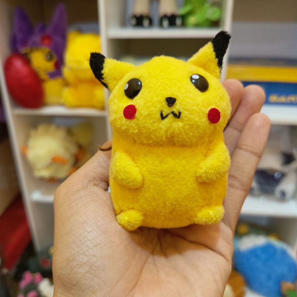 Boneka Pikachu Classic Mata Keras Vintage / Pika Mata Keras Bandai