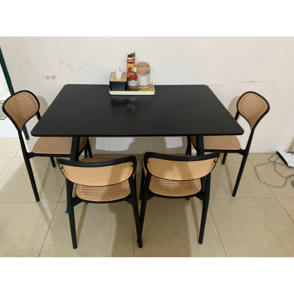 meja makan informa preloved (SOLD)