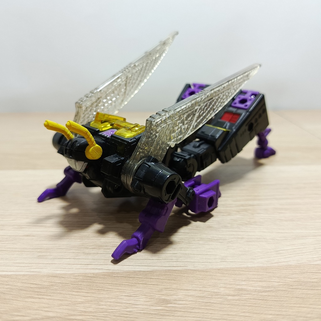 Transformers Deluxe Legacy Kickback Hasbro