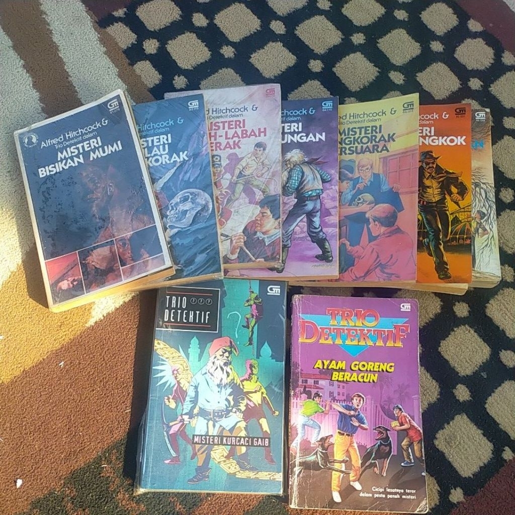 Novel Terjemahan Seri TRIO DETEKTIF