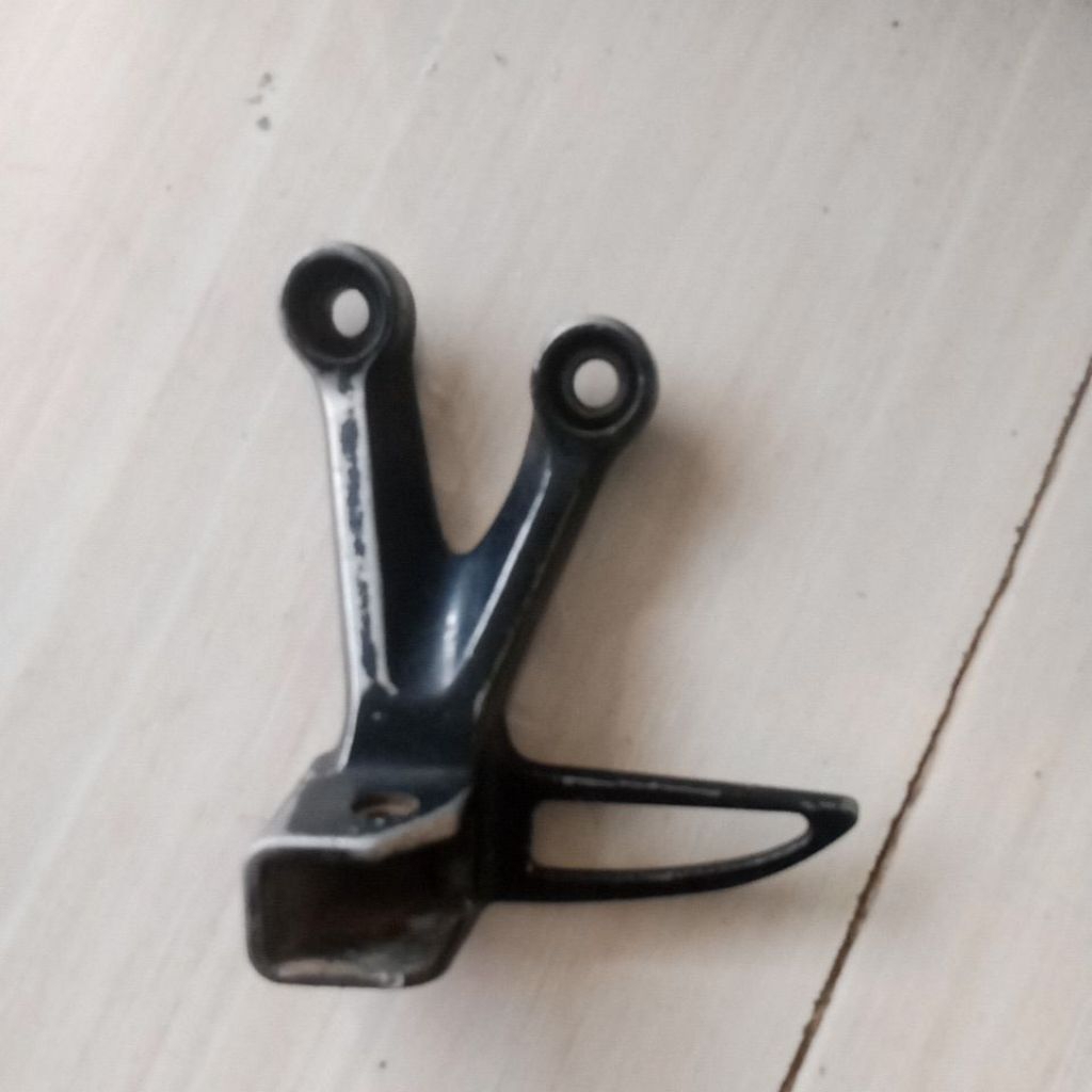 step pijakan kaki belakang kiri satria fu original copotan motor