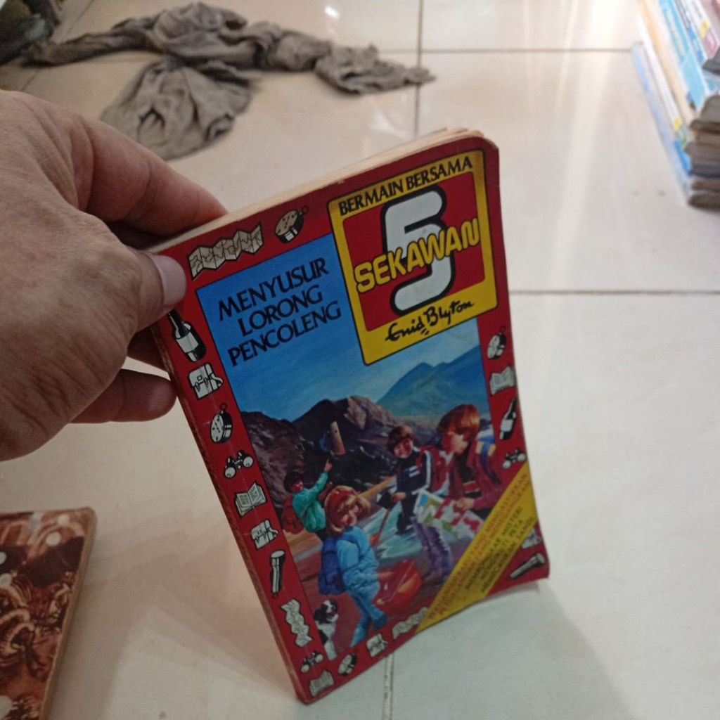 MENYUSUR LORONG PENCOLENG ENID BLYTON 5 SEKAWAN