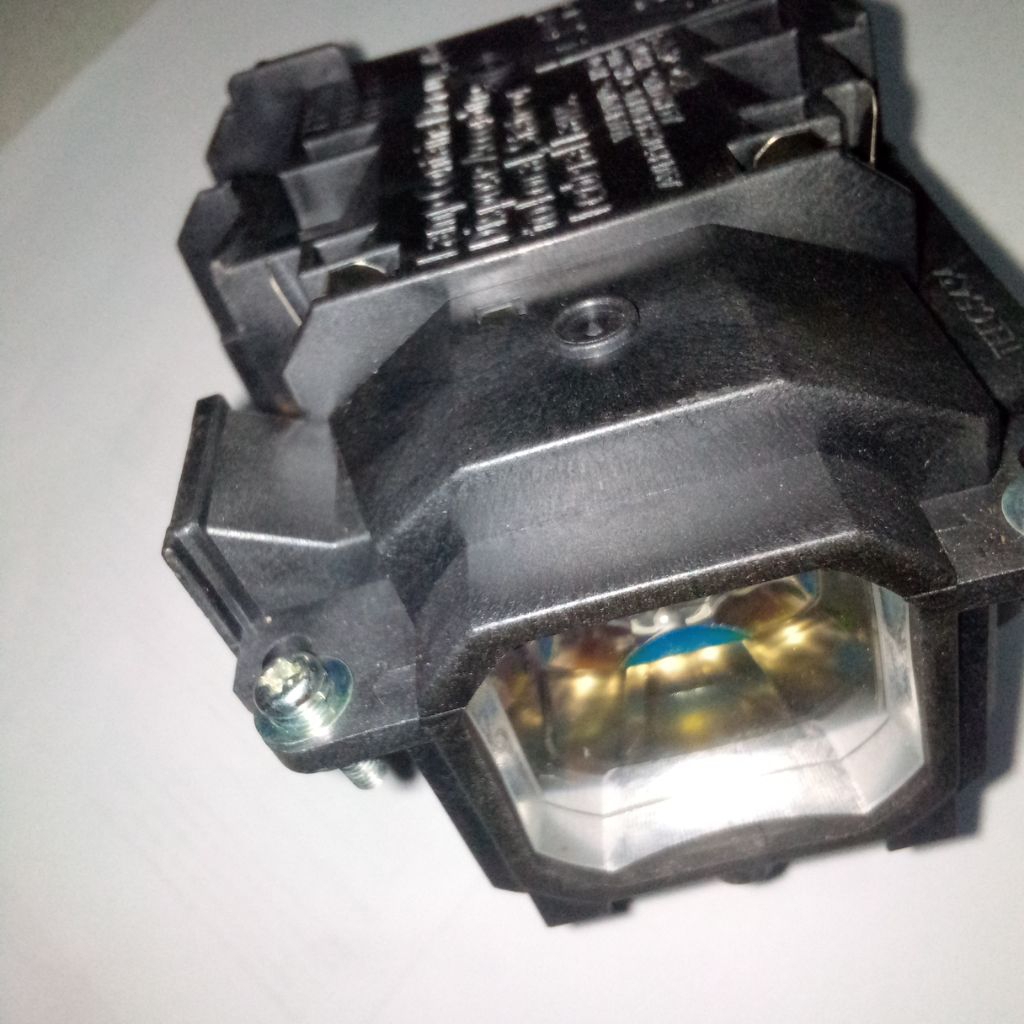 LAMPU PROYEKTOR PANASONIC PT-LB1 LB2 LB3 LB1VEABLB3VEA GARANSI