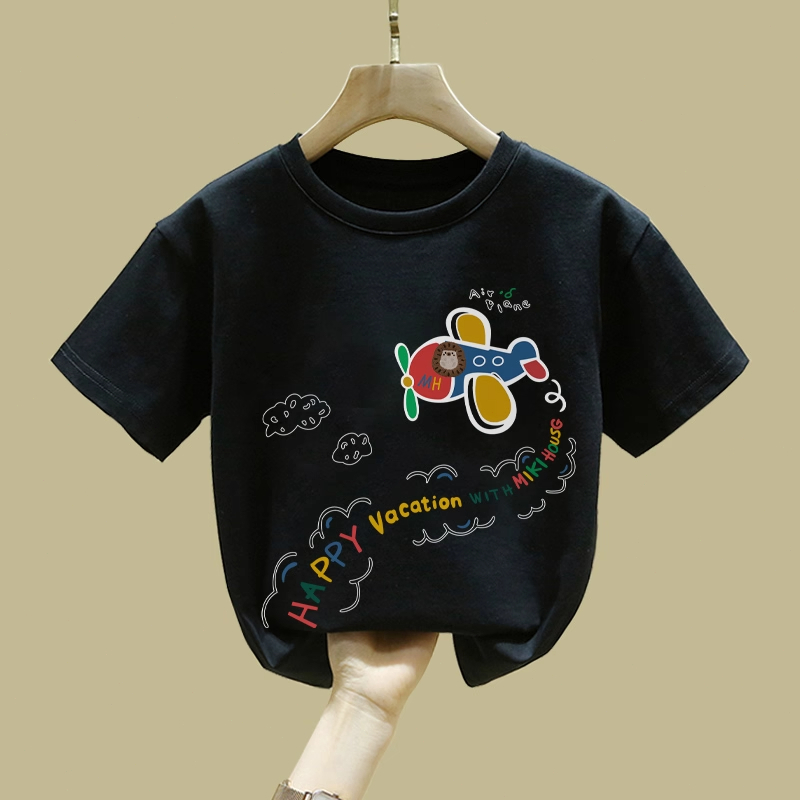 Kaos Anak Motif Pesawat Terbang dan Teks "HAPPY Vacation WITH MIKI HOUSE"