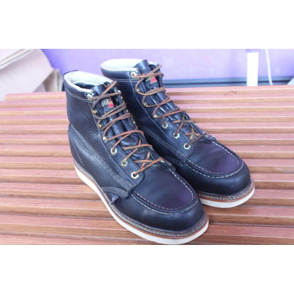 Sepatu boot kelas berat USA" Thorogood" Upper kulit asli tebal, tapak moctoe vibram  rata tambal , s