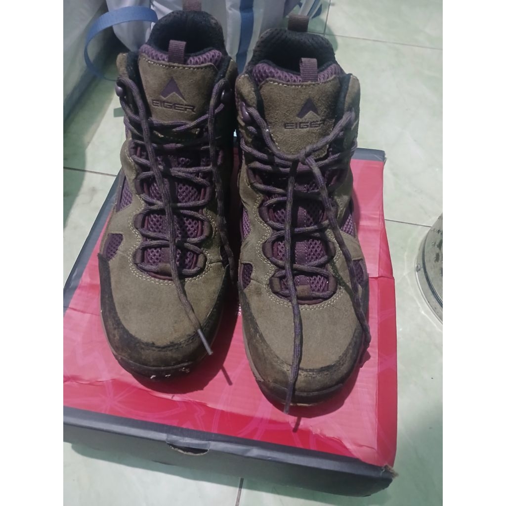 sepatu gunung eiger wanita hiking