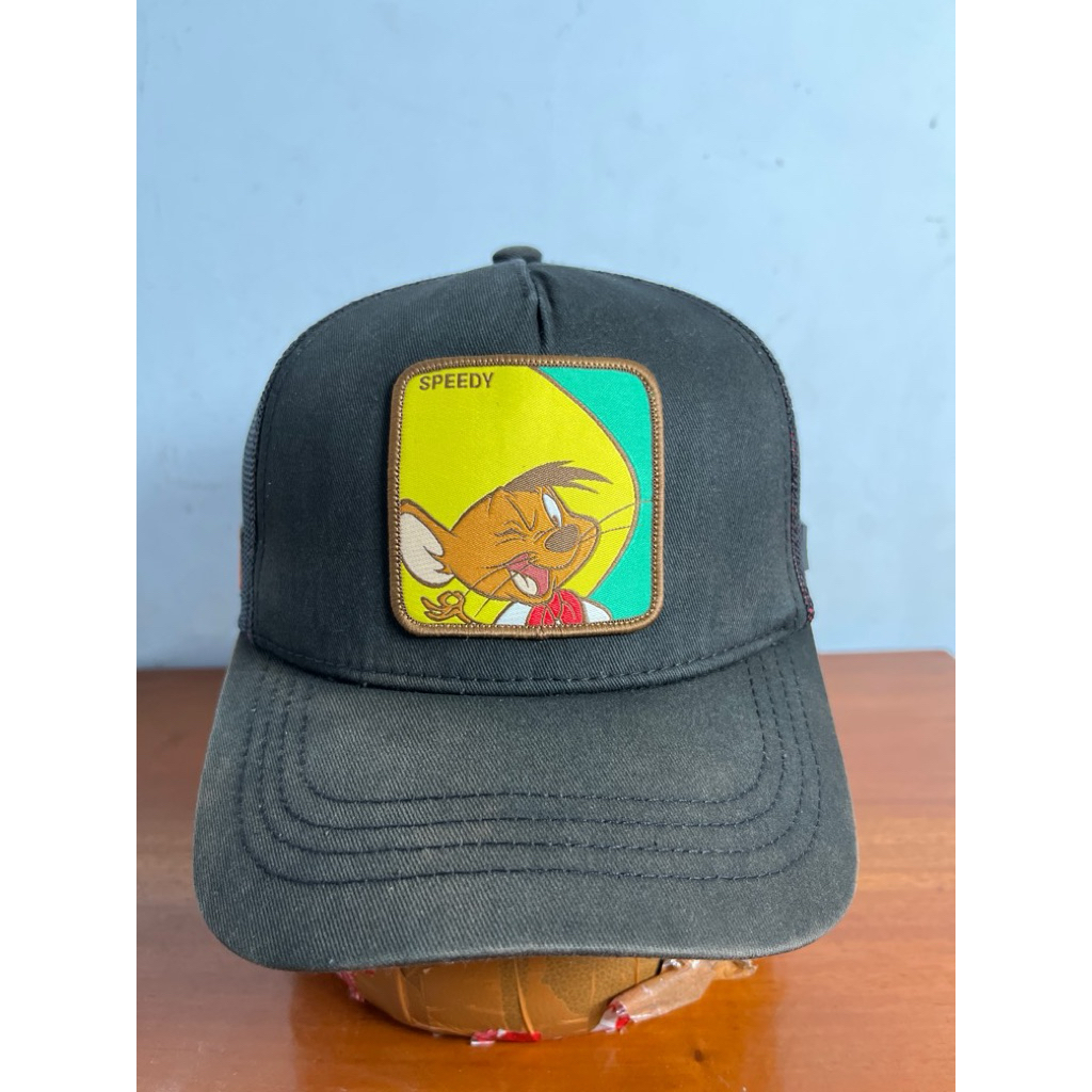 topi capslab x looney tunes original second