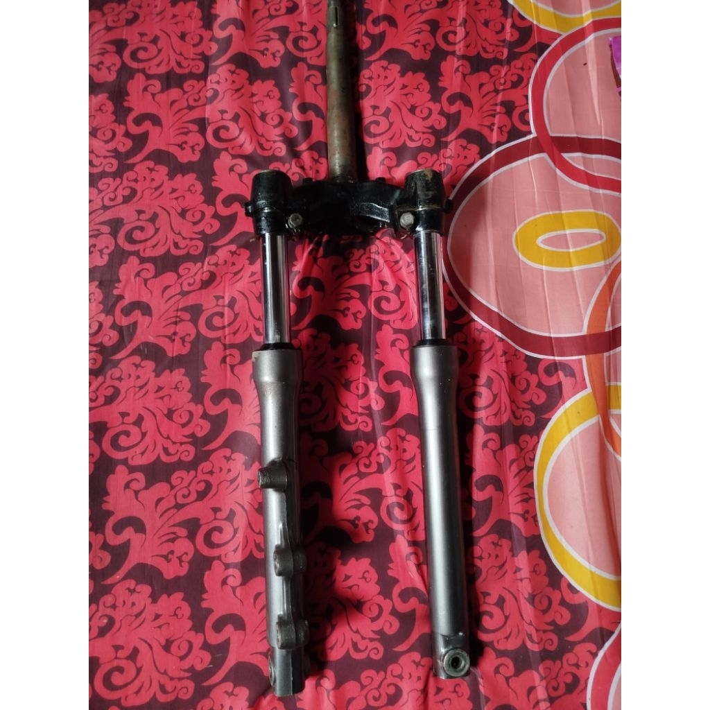 Shock depan, satu set satria hiu 2Tak