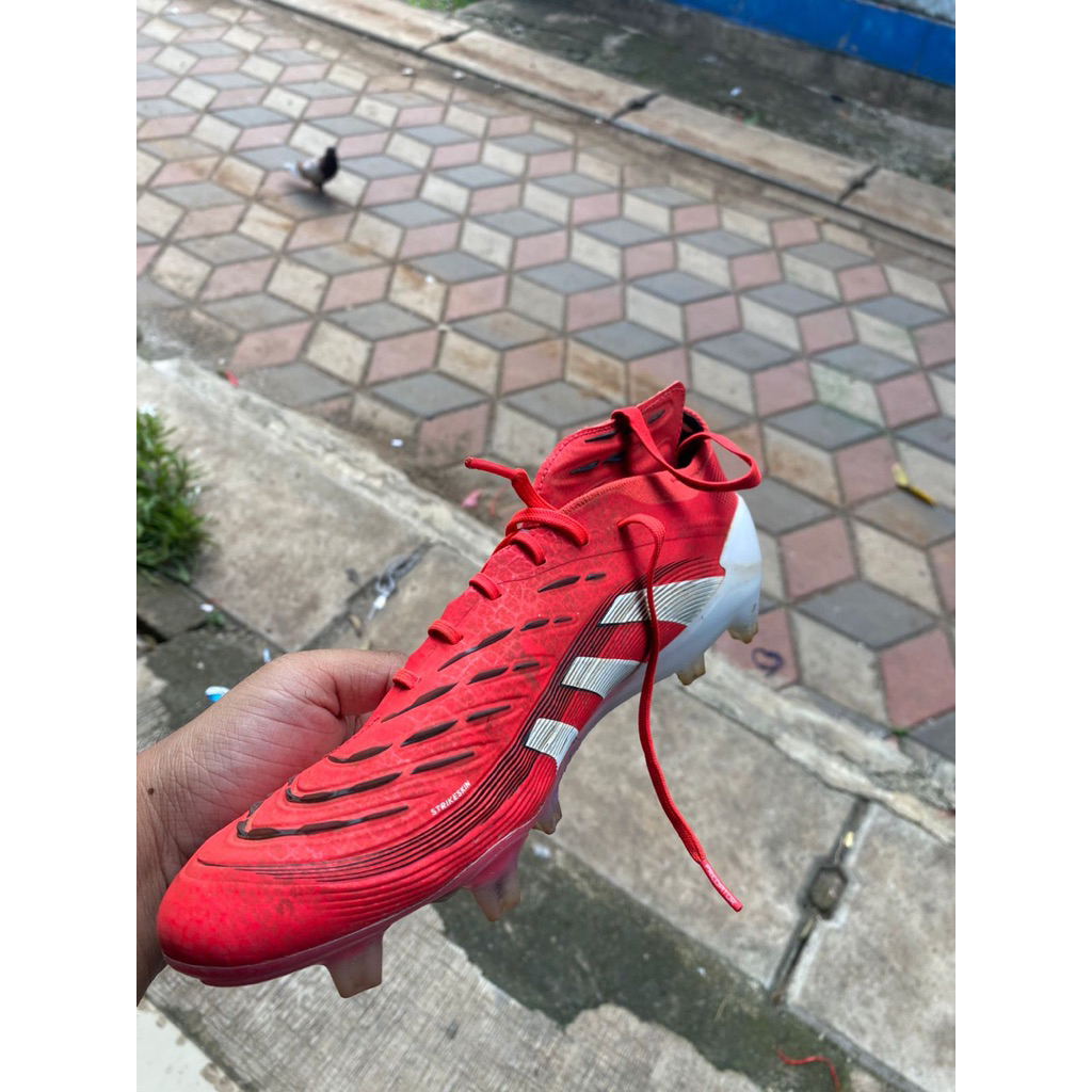 Sepatu bola adidas predator league size 41 1/3 bekas 6x pemakaian masih seperti baru, mines box sala