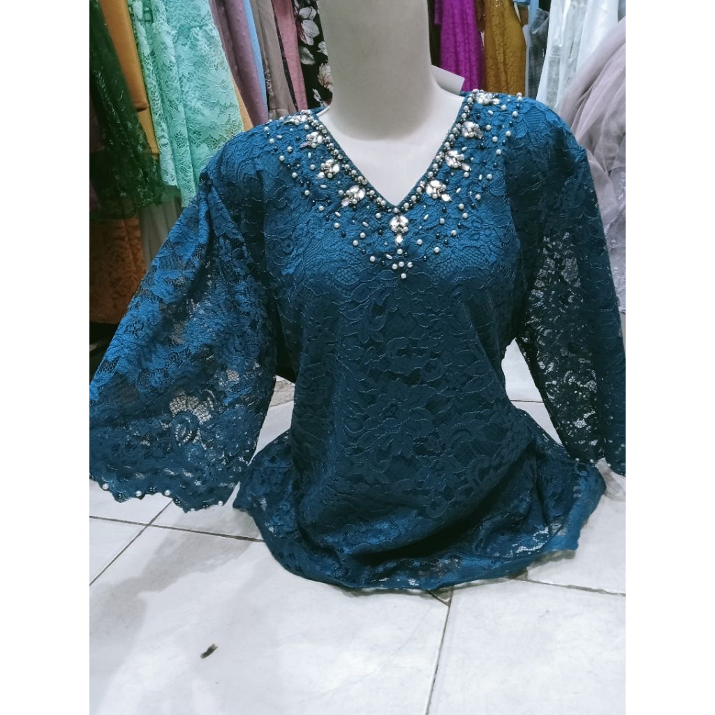 KEBAYA BROKAT BLOUSE BROKAT LENGAN 3/4 BAHAN FULL BROKAT MIX PAYET LEHER V WARNA BIRU EMERALD MAROON