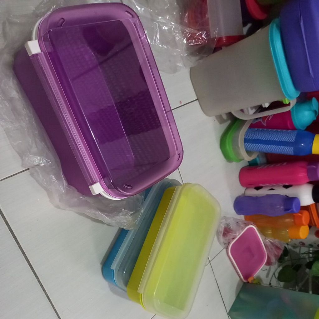 signature tupperware