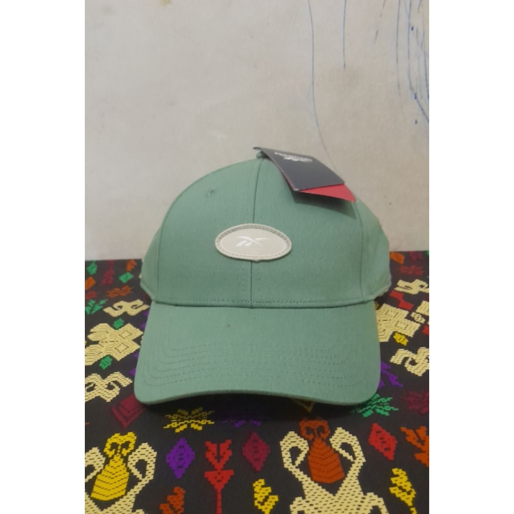 Topi Reebok