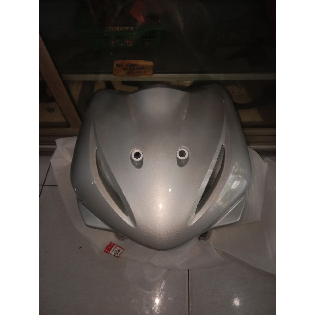 Cover Tameng Panel Depan Revo Absolute 110 warna Silver original AHM 64500-KWW-A00SSM