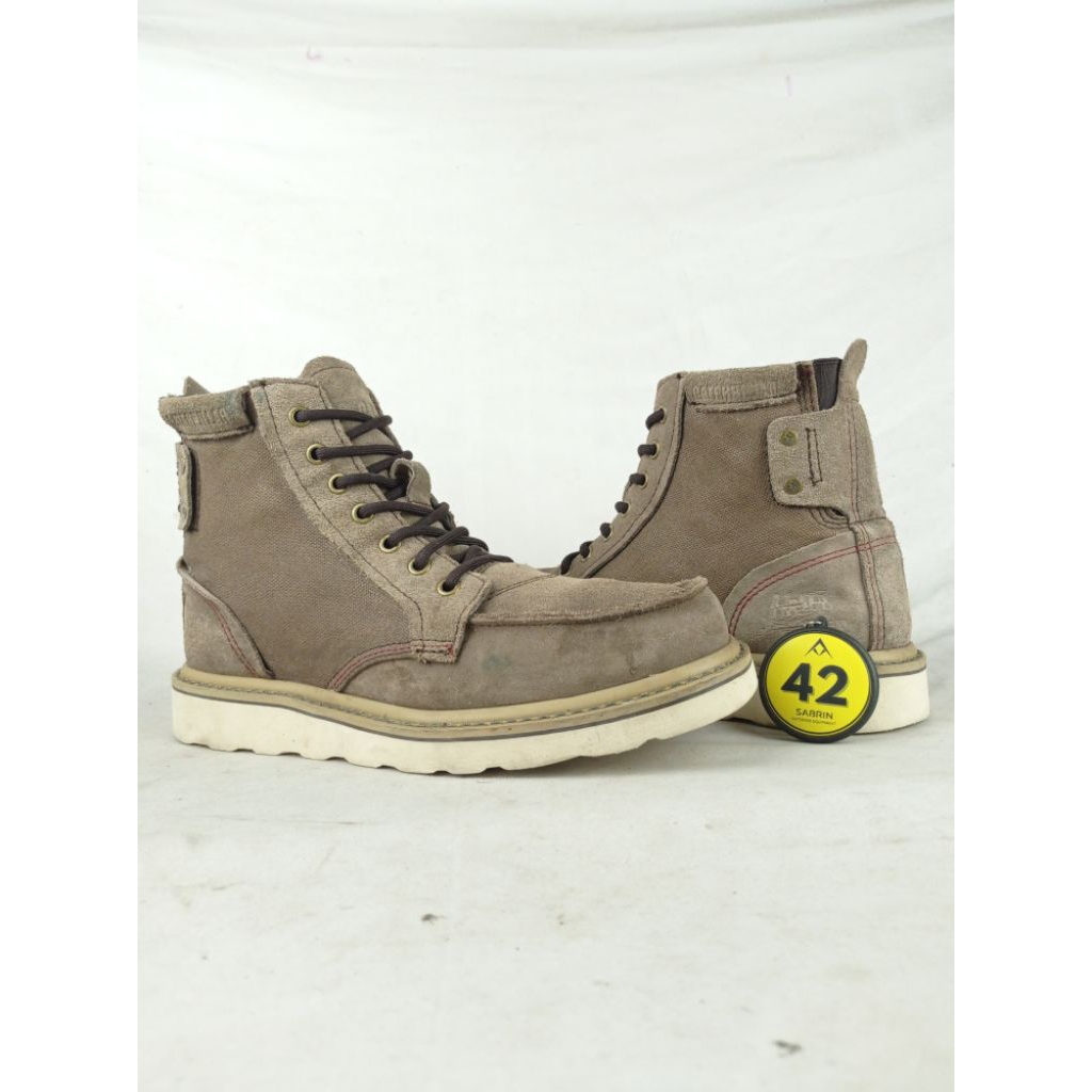 Sepatu  boot boots - size 42 - caterpill4r bravado moctoe moc toe
