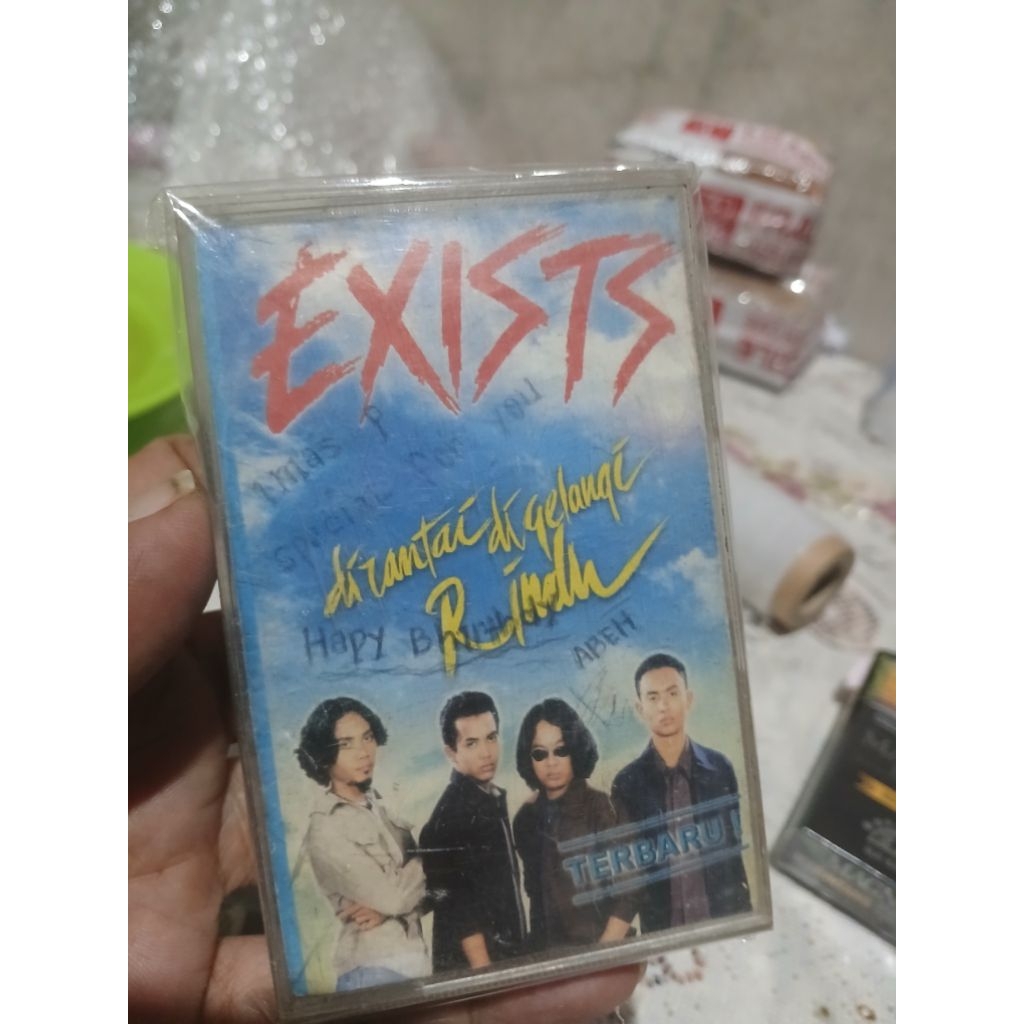 kaset exists di rantai digelngi rindu