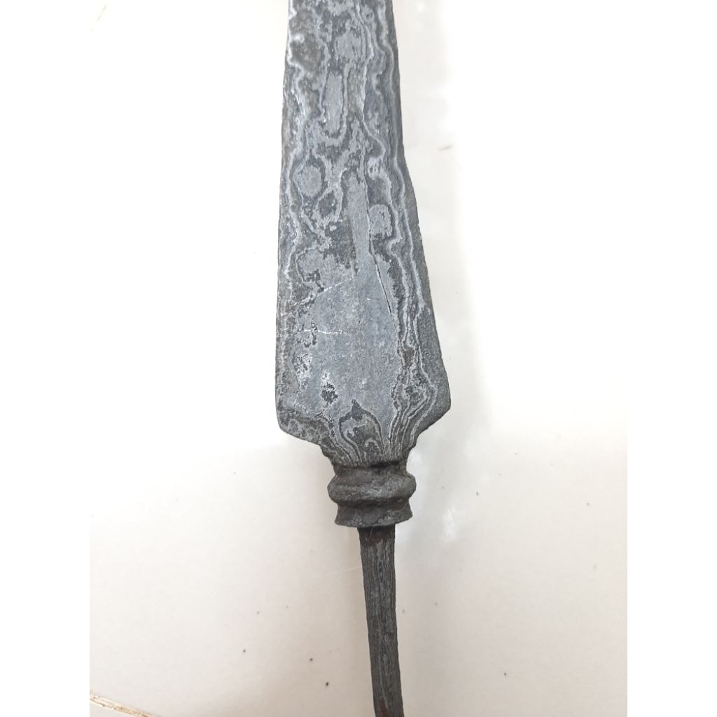 besi kuno bermotif, bilahan