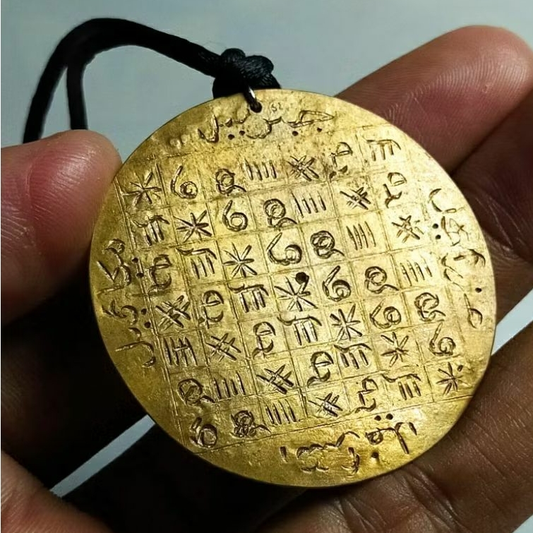 kalung liontin pancar merah