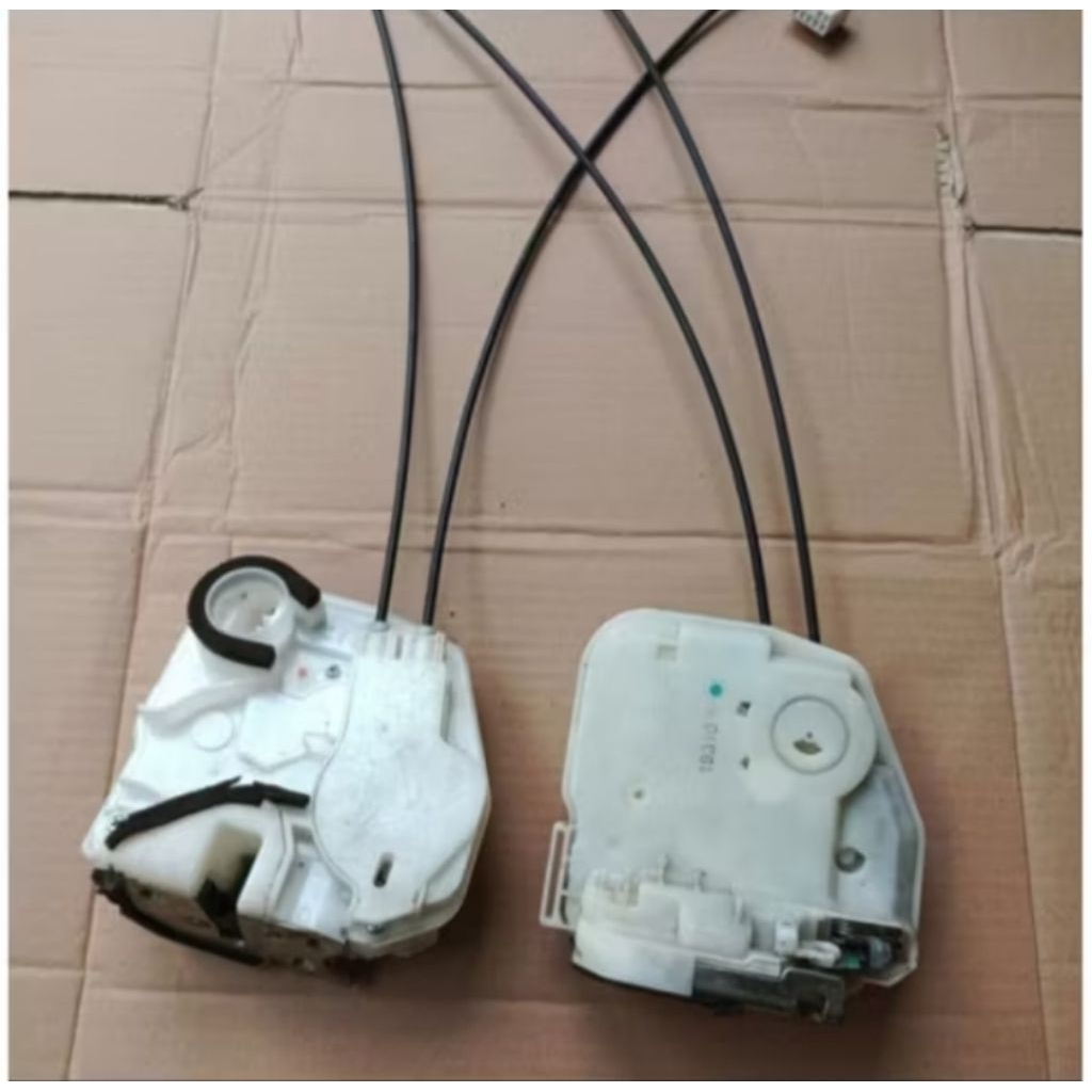 Door Lock Pintu Tengah Xpander Mitsubishi Original