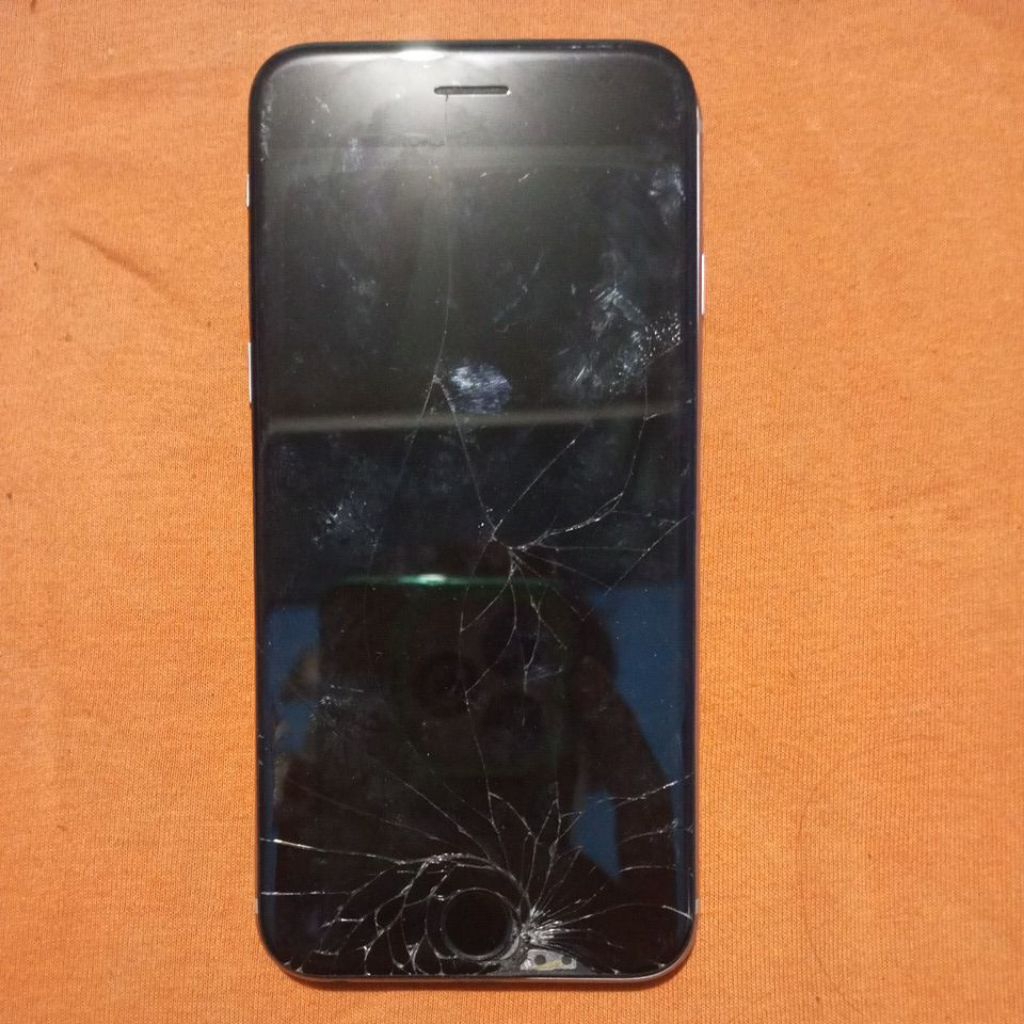 UNIT IPHONE 6/6G HIDUP MINUS LCD TANPA BATRE ICLOUD ON MESIN SEGEL BELUM PERNAH SERVIS BERGARANSI