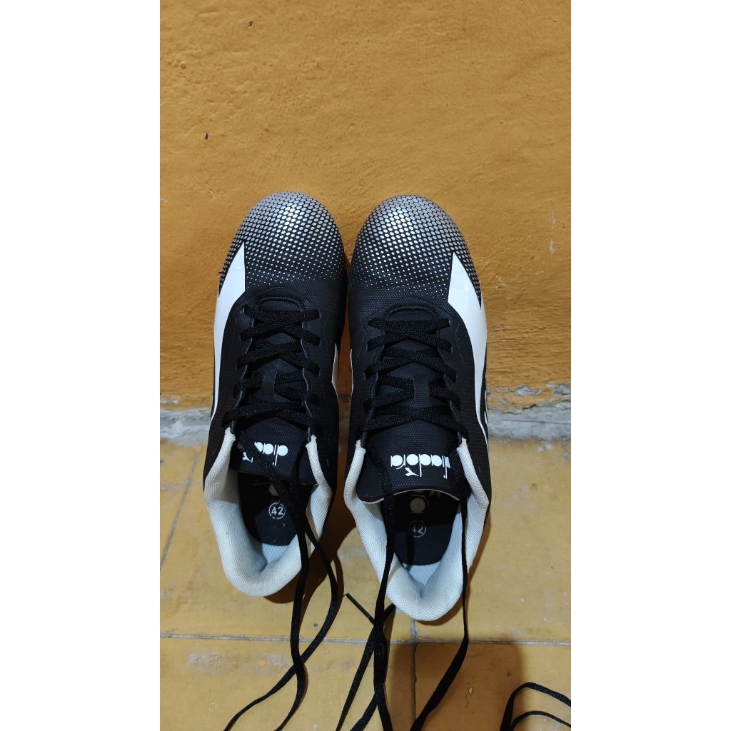 sepatu bola Diadora pichici