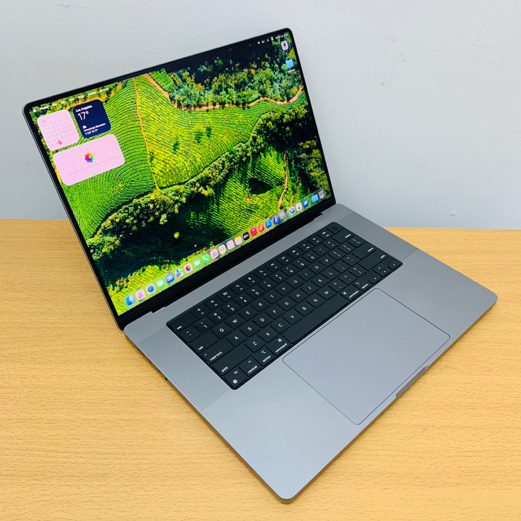 Macbook Pro 2021 M1 Max 16 inch Retina | RAM 32 SSD 512 second mulus like new