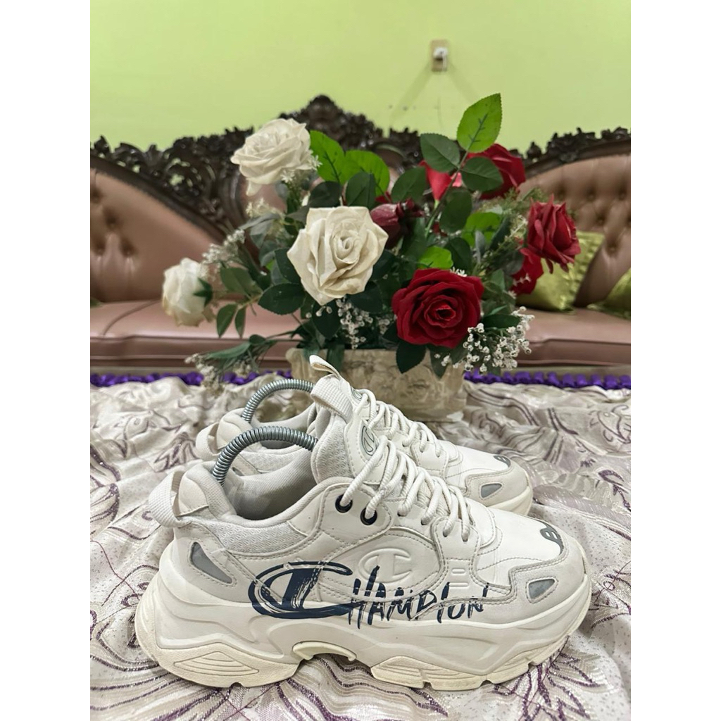 sepatu champion white