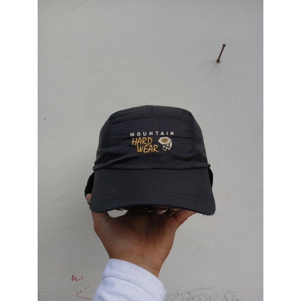 TOPI MOUNTAIN HARDWEAR