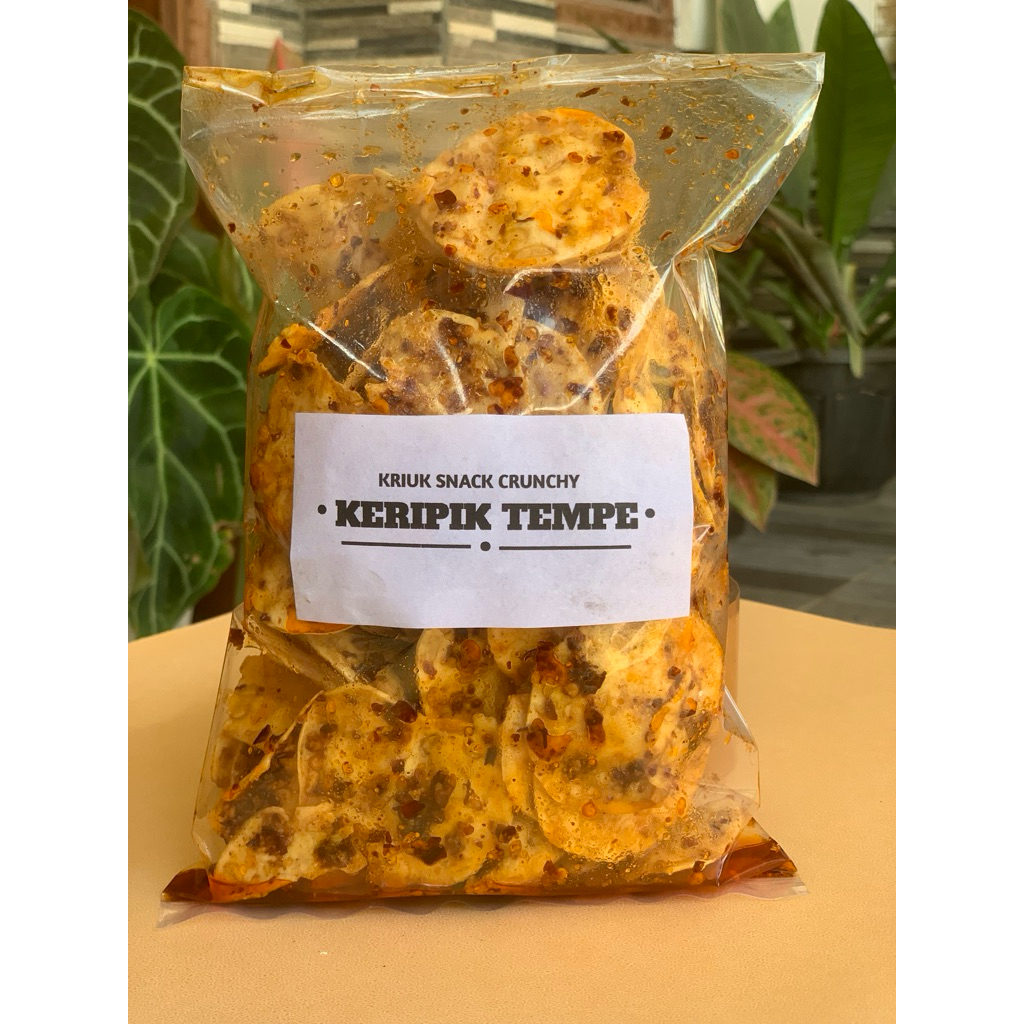 Keripik tempe pedas daun jeruk