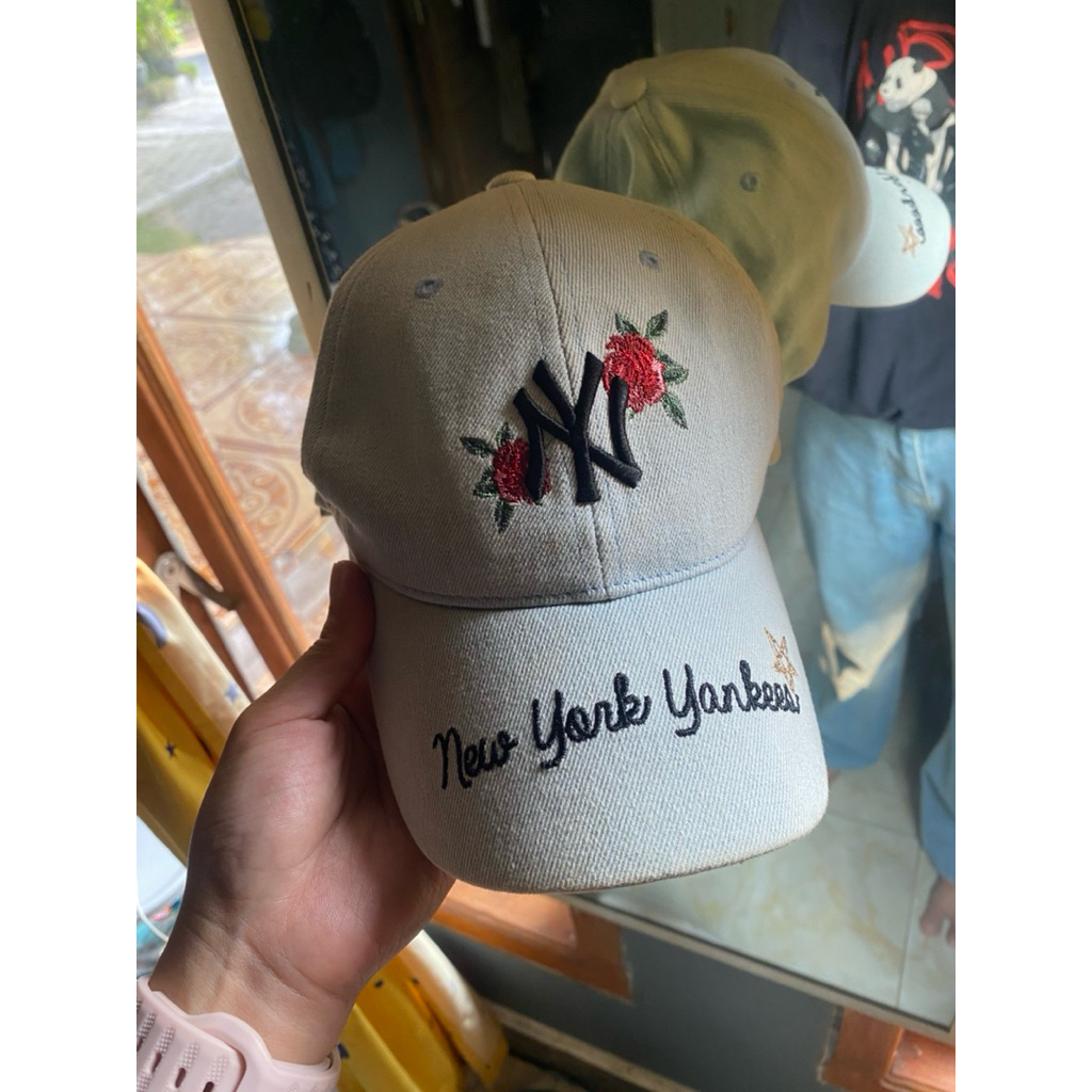 preloved MLB woman hat