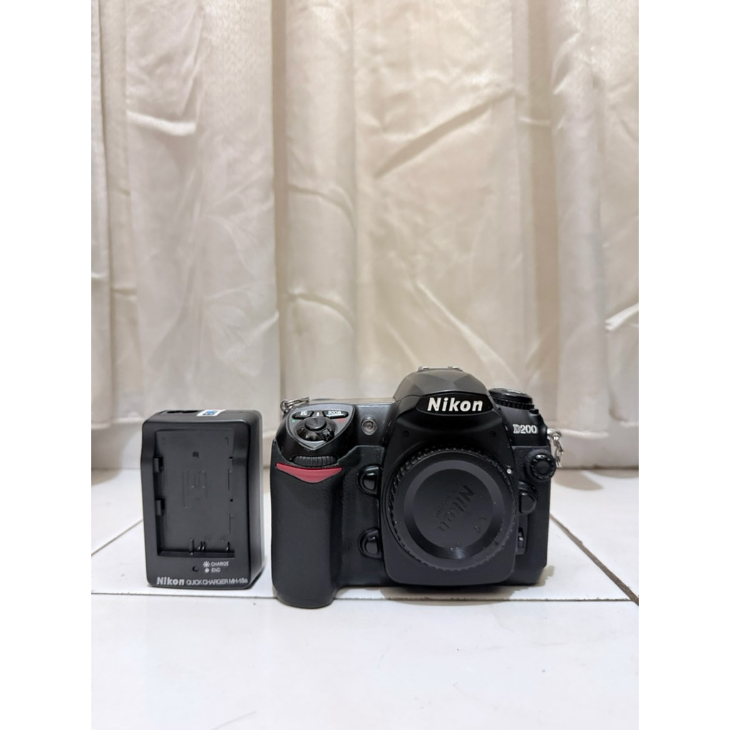 Kamera DSLR Nikon D200 CCD Sensor Body Only D 200