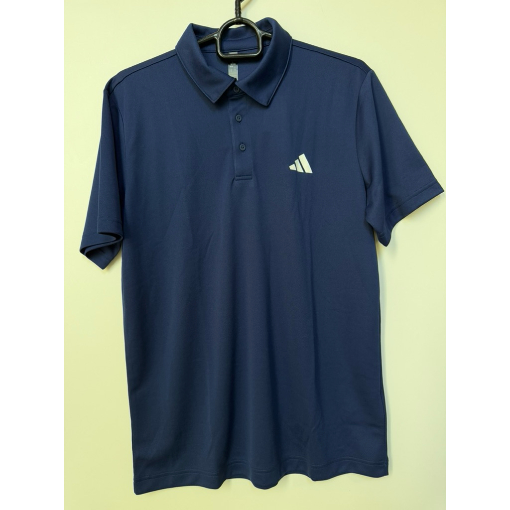 Adidas Aeroready Polo Shirt Pria Warna Biru Tua dengan Logo Putih di Dada