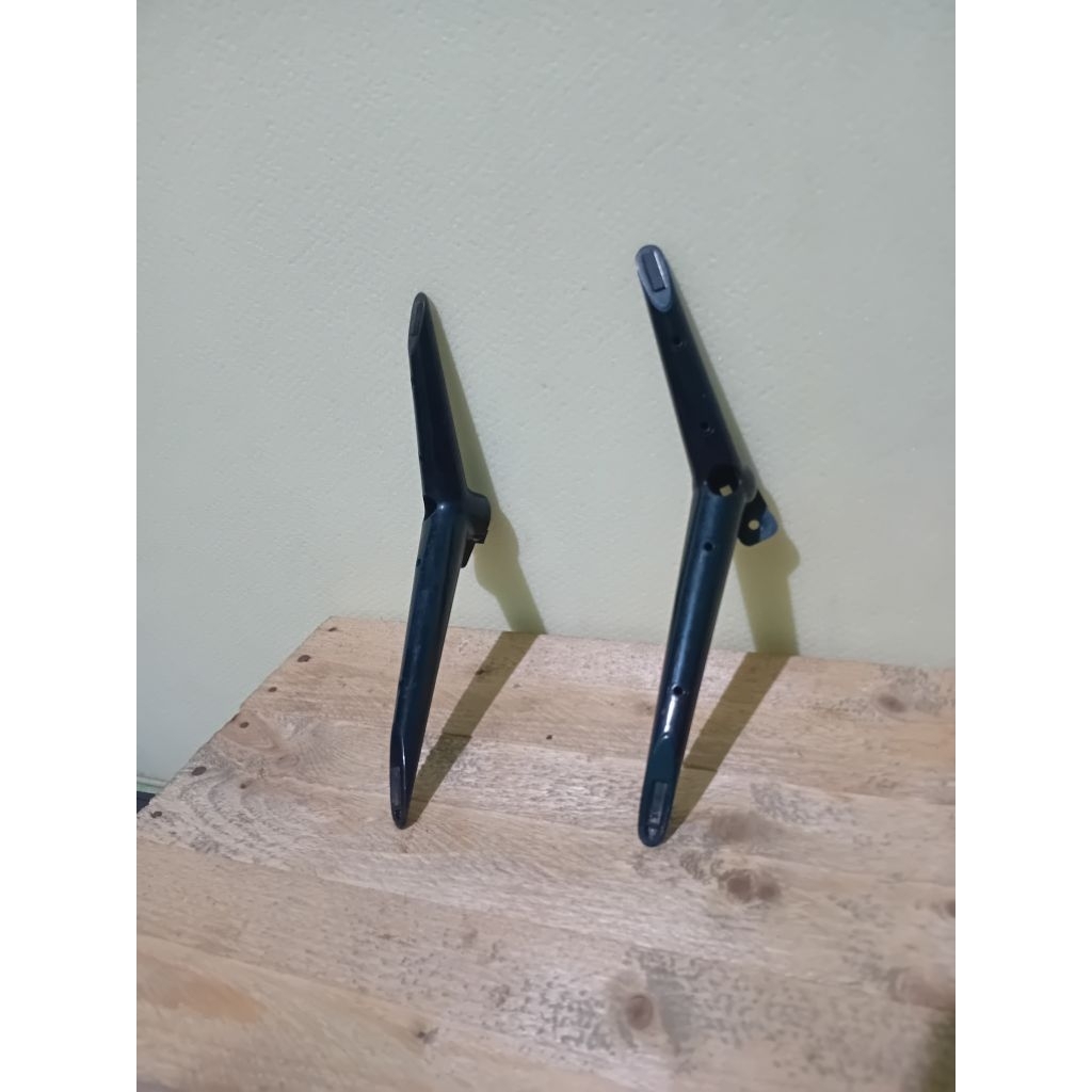 Kaki tv lcd led polytron sepasang second original