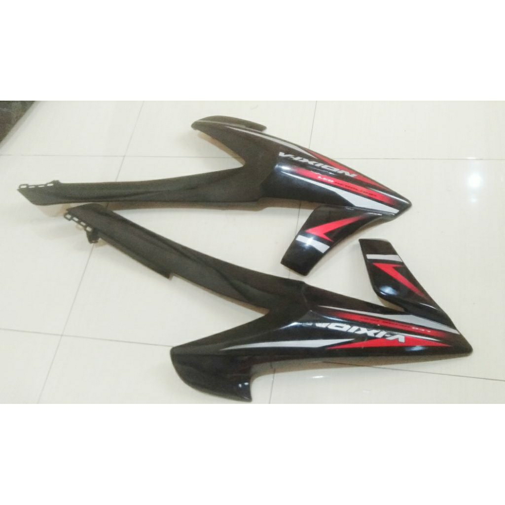 Sayap Tangki Bensin Vixion R New LED 2018 Hitam Metalik Glossy Deltabox Cover Tengki Fuel Tank Kanan