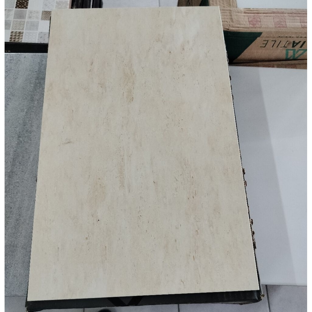 Keramik dinding glossy Platinum alma cream 25x40 rectified