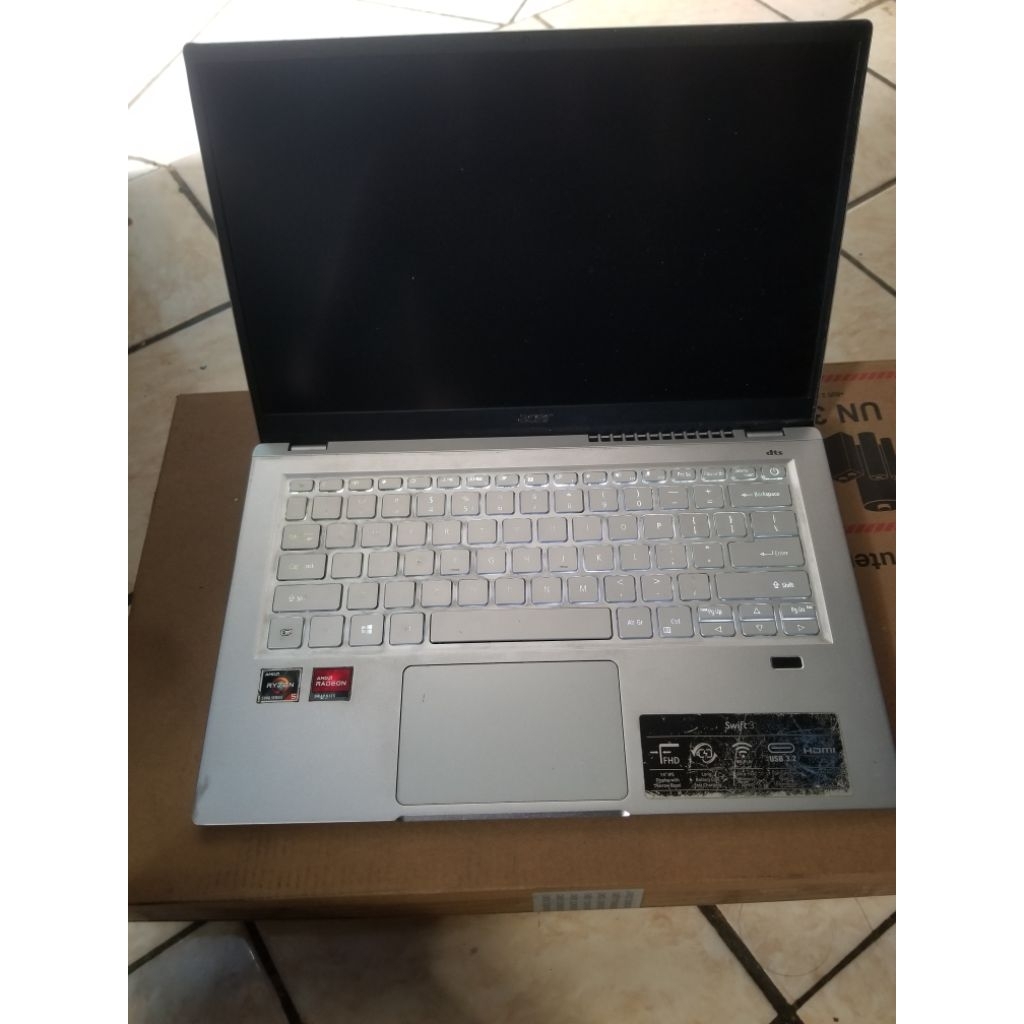 Acer Swift 3 Ryzen 5 5500U no display